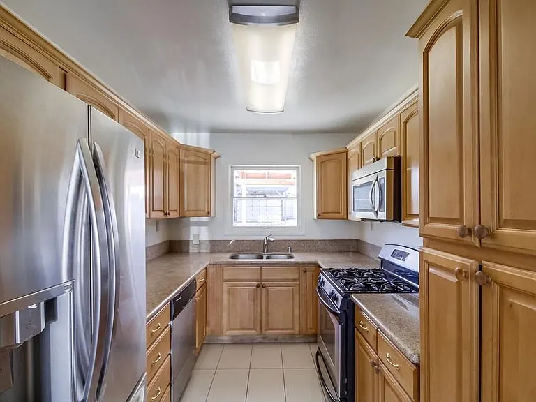 891 Elm Ave — Photo 29