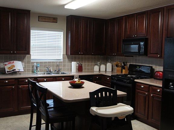 3rd image of 4035 Dogwood Hill St