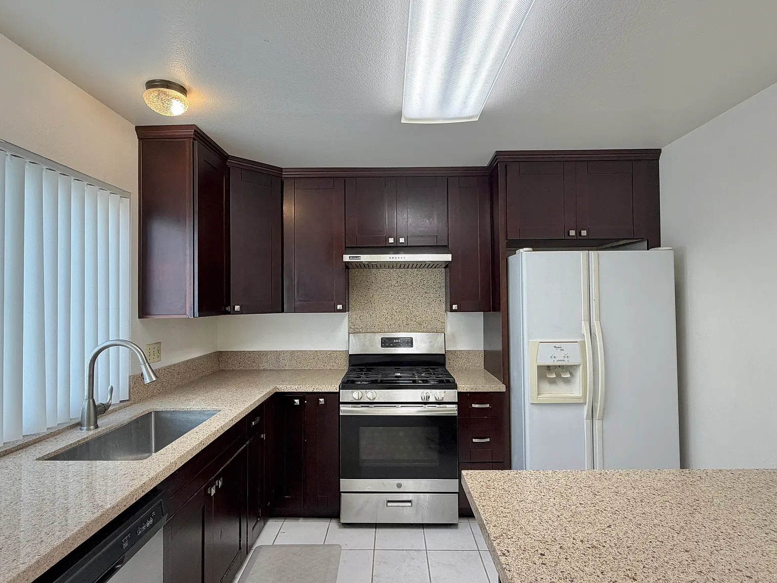 3 bed, 1398 sqft, $3,948 — Photo 3