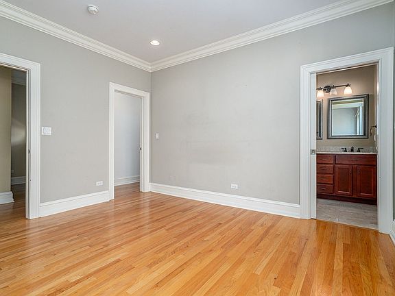 2nd image of 963-973 E 61st St #963-3