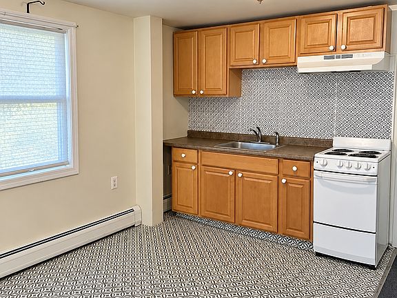 4th image of 10 2nd St #2