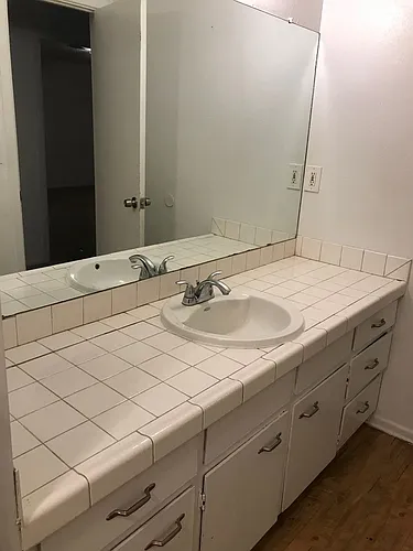 600 E Sunset Dr Photo 1