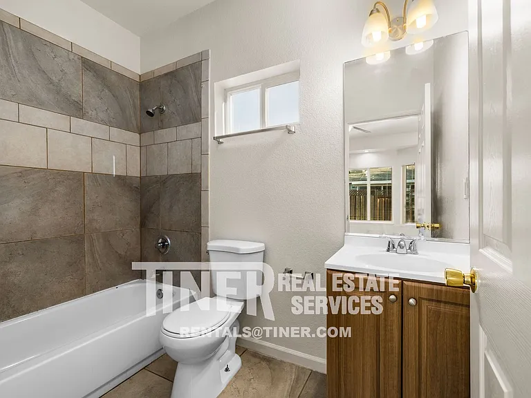 9304 Orangevale Ave — Photo 17