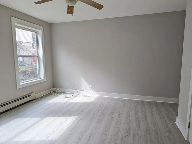 93 Robbins St — Photo 4