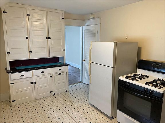 4th image of 2622 Liberty St #2