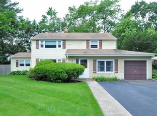 32 Malcolm St, Waldwick, NJ 07463