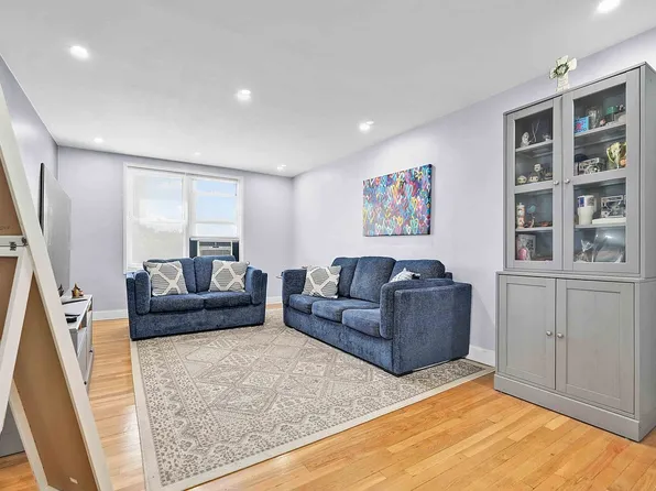 33-44 93rd St #3S, Jackson Heights, NY 11372