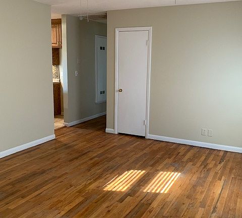 5th image of 2612 10th Ave