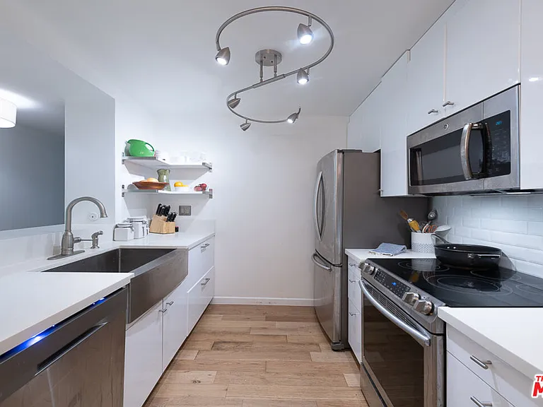 1230 Horn Ave #521 — Photo 9