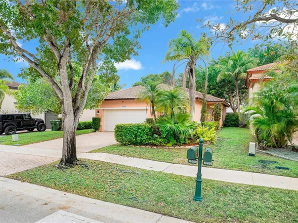 19269 NW 14th St, Pembroke Pines, FL 33029