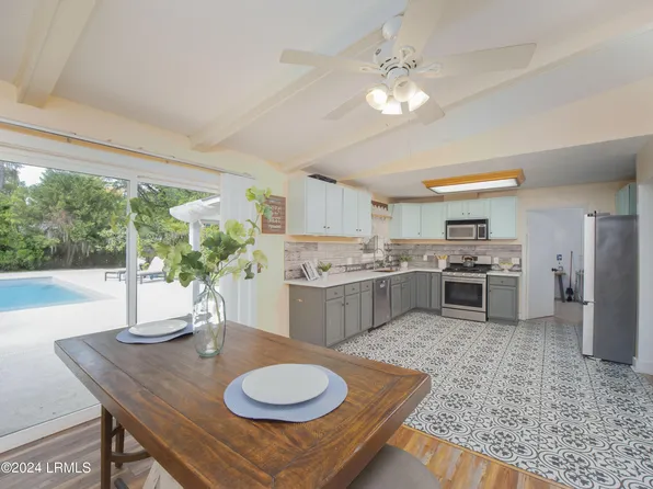 2505 Azalea Dr, Beaufort, SC 29902