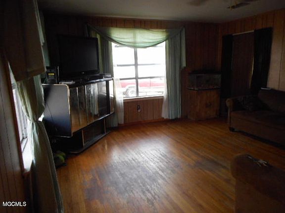 2nd image of 705 Mississippi St