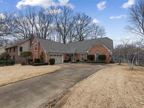 2nd image of 6104 Camelia Ln