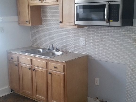 3rd image of 296 N Park Ave