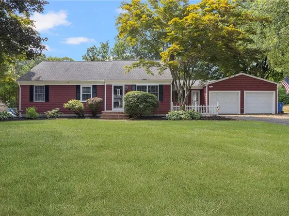 7 Arnold Dr, Cumberland, RI 02864