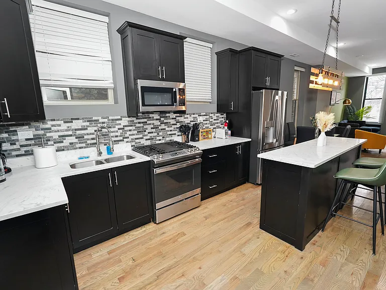 321 S Richmond St #2 — Photo 10