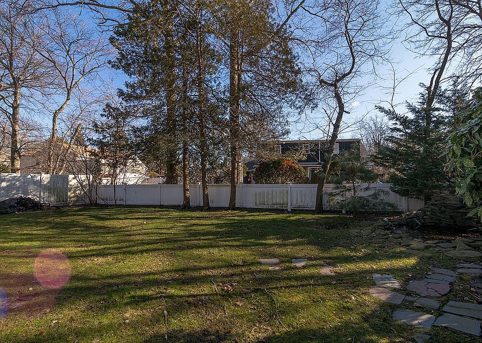 2nd image of 1419 Peninsula Blvd