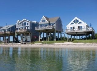 21 Cove St, Mattapoisett, MA 02739