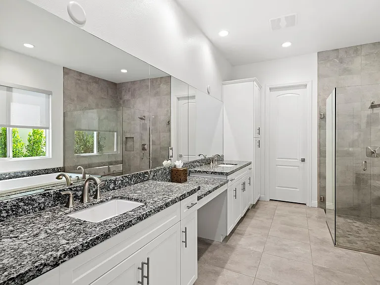Master with double vanity, shower and tub