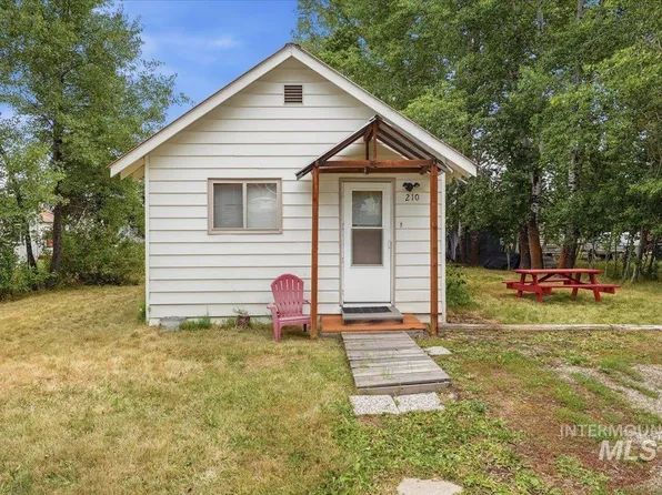 210 S Idaho St, Cascade, ID 83611