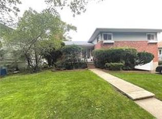 26237 Grand Central Pkwy, Flushing, NY 11362