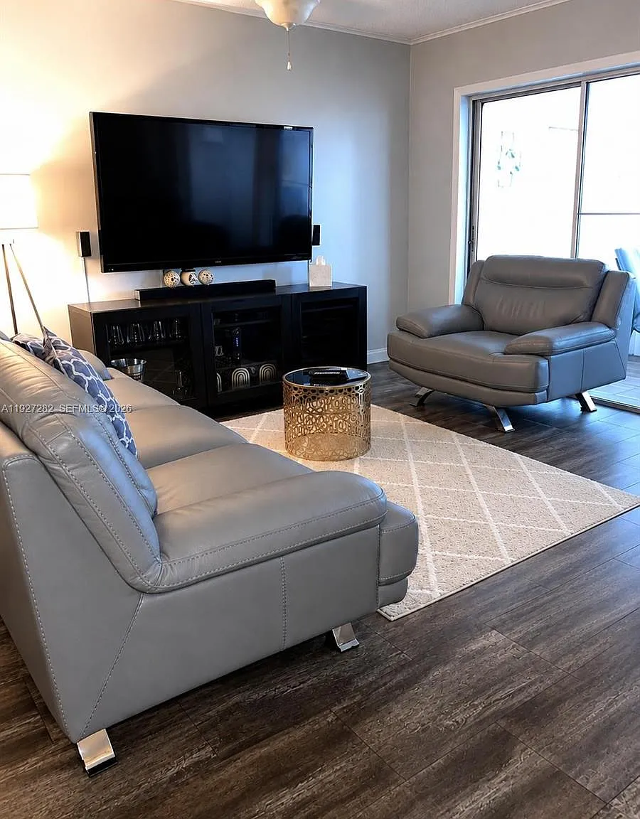 Castle Apartments 16 Cond — Photo 4
