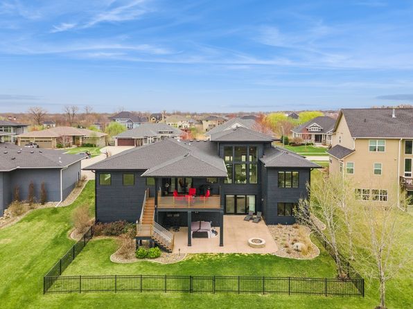 9003 NW 73rd Pl, Johnston, IA 50131