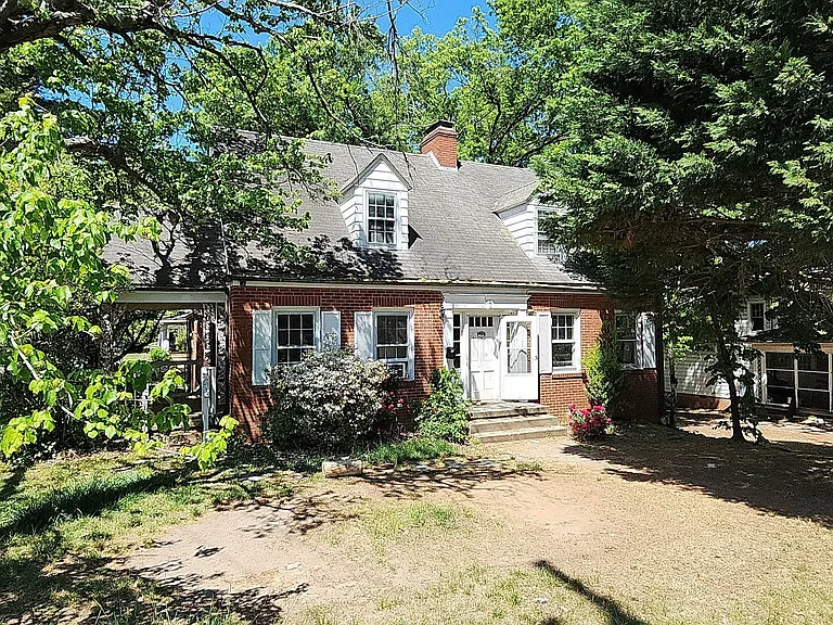 412 S Josephine Boyd St — Photo 1