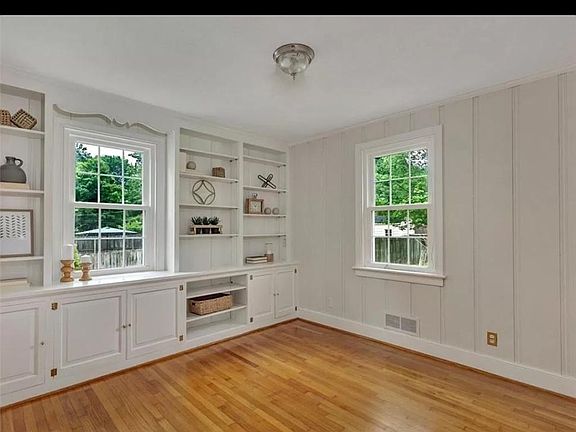 4th image of 5013 W Franklin St