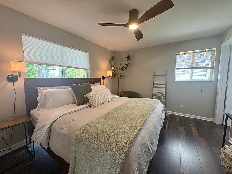 690 SE 23rd Ave #1 — Photo 22