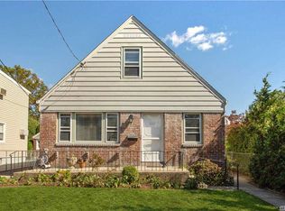 232 Latham Rd, Mineola, NY 11501