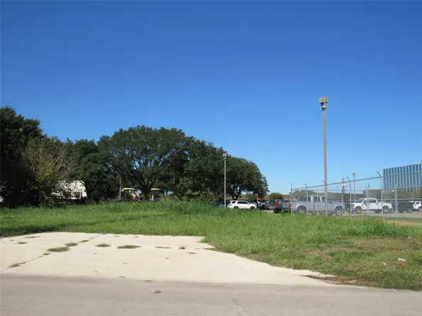 3735 Red Bluff Rd, Pasadena, TX 77503