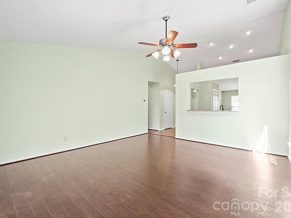 5th image of 1838 Summit Ridge Ln