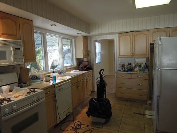 UNDER RENOVATION LG EAT IN KITCHEN