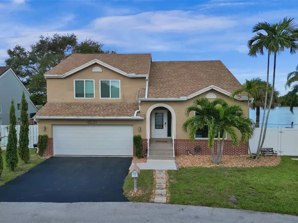 1021 SW 109th Way, Davie, FL 33324