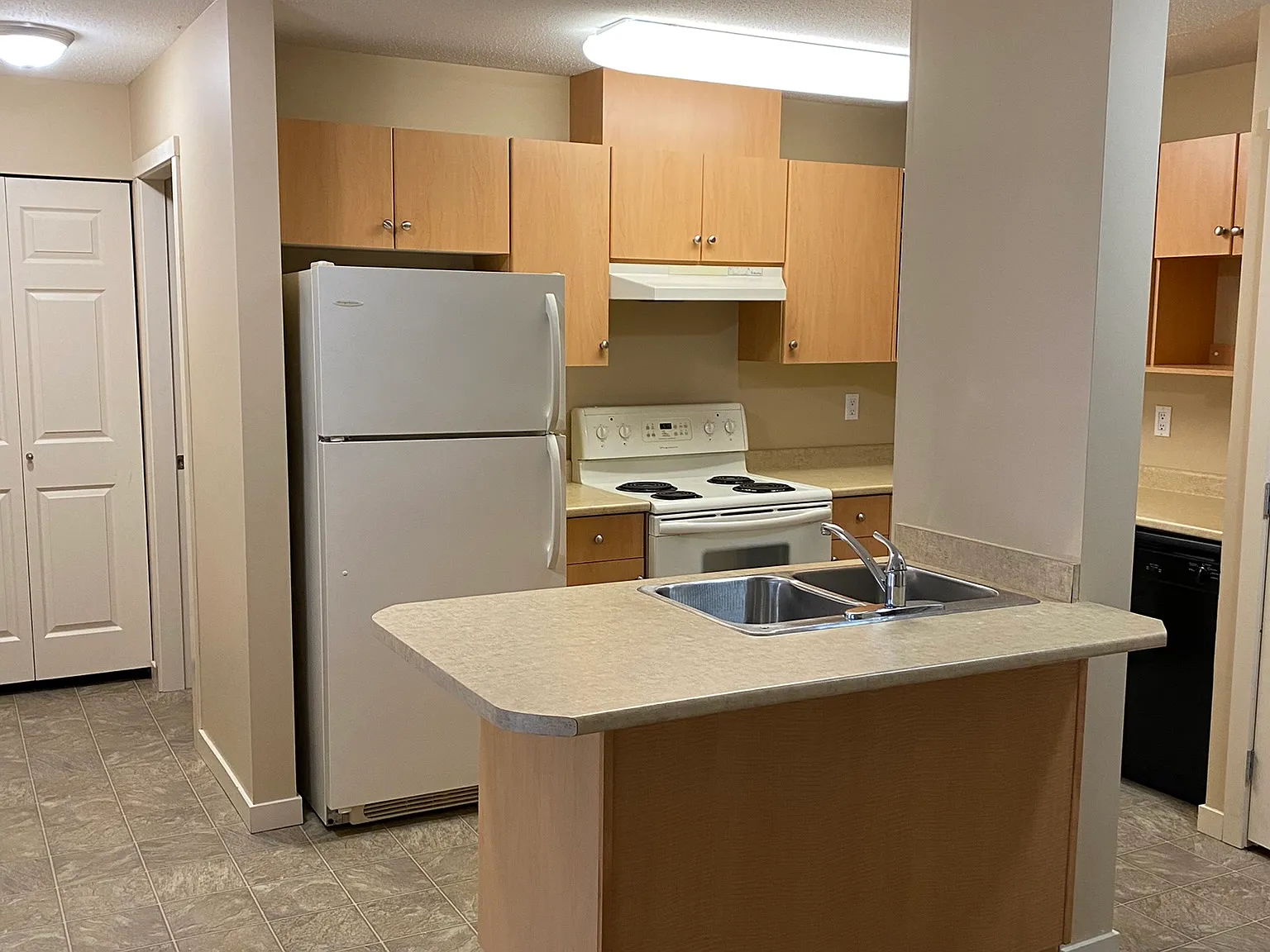 Marshall Grove East Apartments — Photo 4