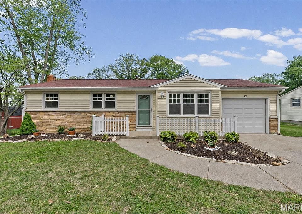 1st image of 366 Edgewood Dr
