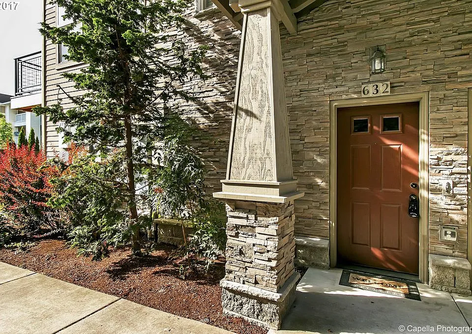 632 NW Roydon Ter