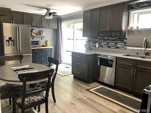5th image of 443 Robert Dr