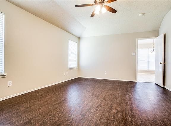 3rd image of 1904 Garfield Dr