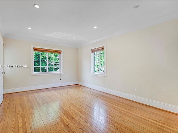 4th image of 1551 West Ave