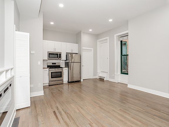 3rd image of 807 N Wabash Ave APT 2W