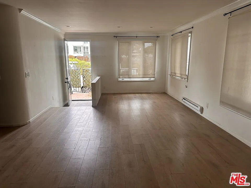 2 bed, 3.0 bath, 1400 sqft, $6,150 — Photo 3