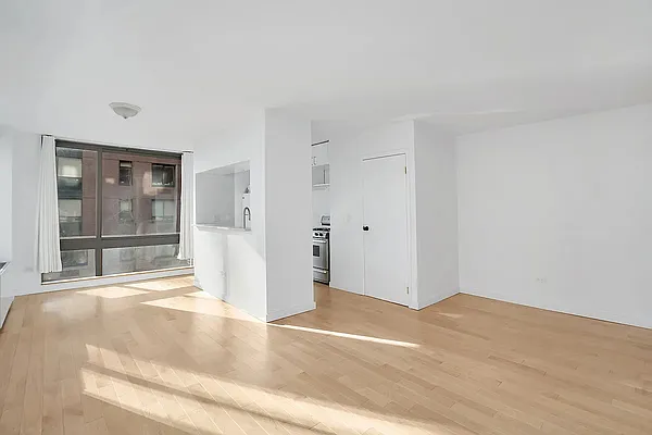 Rented by SERHANT. | media 11