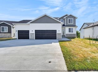 2824 Prairieside Pl, Norwalk, IA 50211
