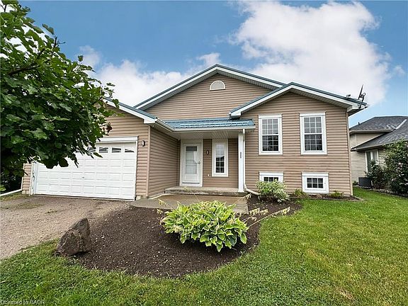 3rd image of 17 Mapleview Dr