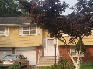 4 Arlington Pl, Piscataway, NJ 08854