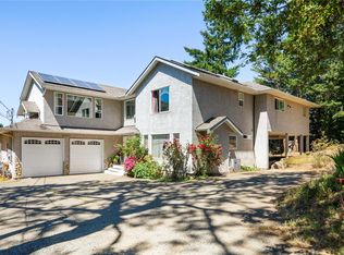 4202 Quadra St, Saanich, BC V8X 1L4