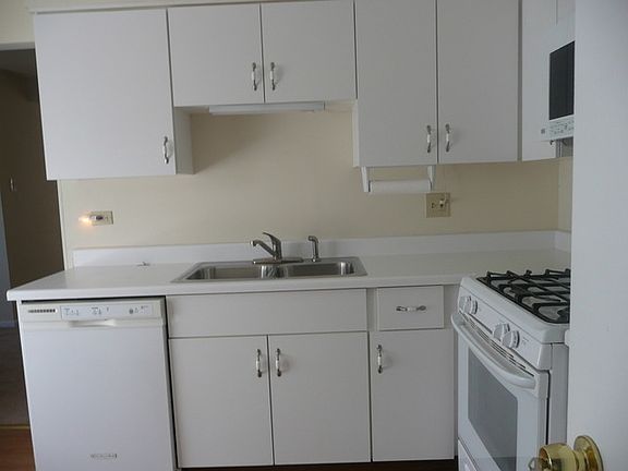 4th image of 6 Westwood Dr
