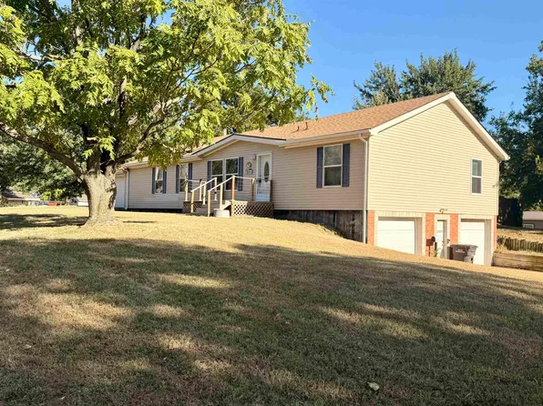 915 W Cedar Ave, Arkansas City, KS 67005
